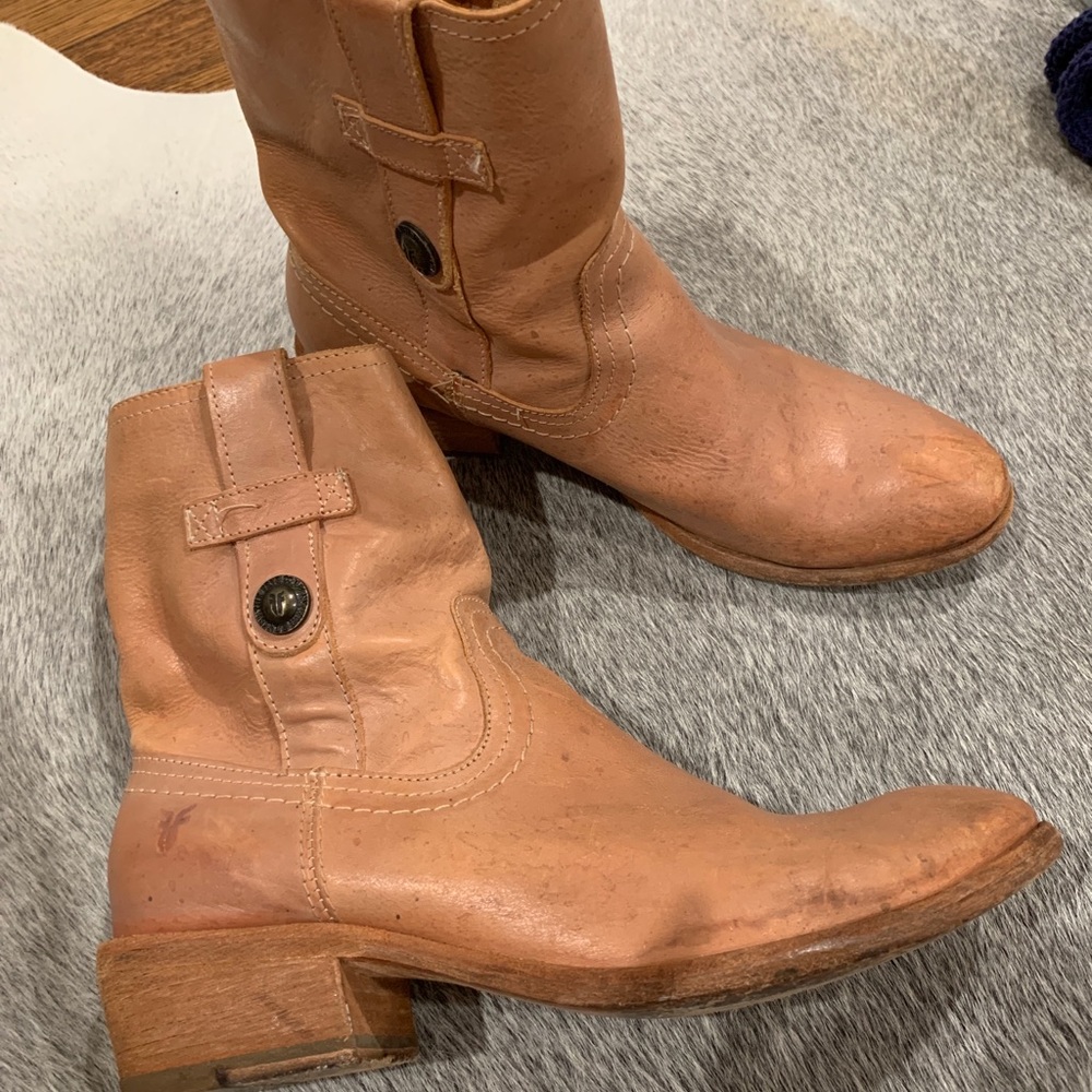 Frye carson button boots tan womens 7.5